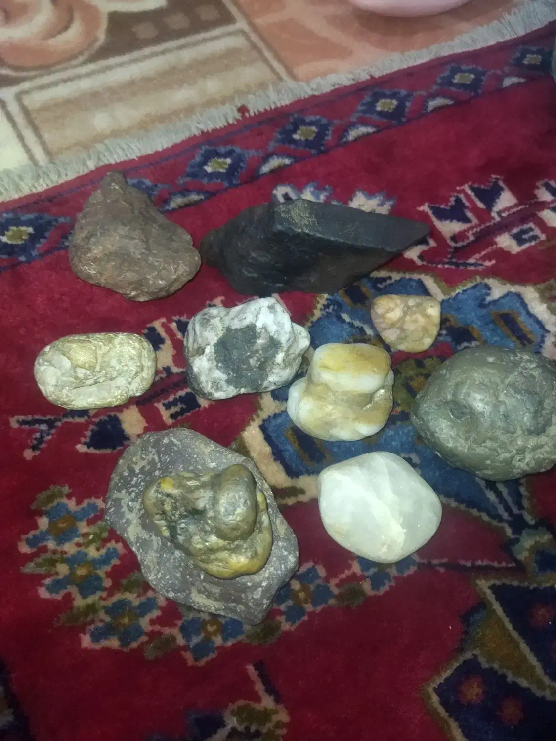 تعدادی سنگ|جواهرات|قم, باجک دو|دیوار