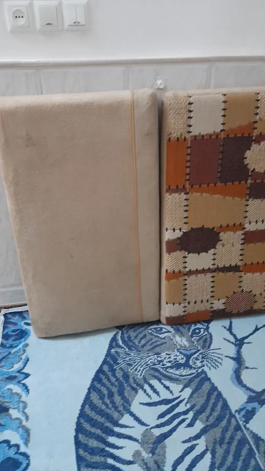 دو جفت پشتی|پشتی|نیشابور, خط کاشمر|دیوار