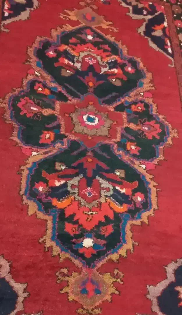 قالی دستبافت قدیمی سمت ایلام ابعاد ۱،۴۵ در ۲،۴۵|گلیم، جاجیم، گبه|بروجرد, |دیوار