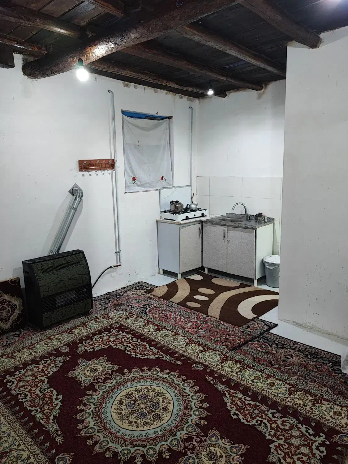 اتاق سنتی|اجارهٔ کوتاه‌مدت ویلا و باغ|رامیان, |دیوار