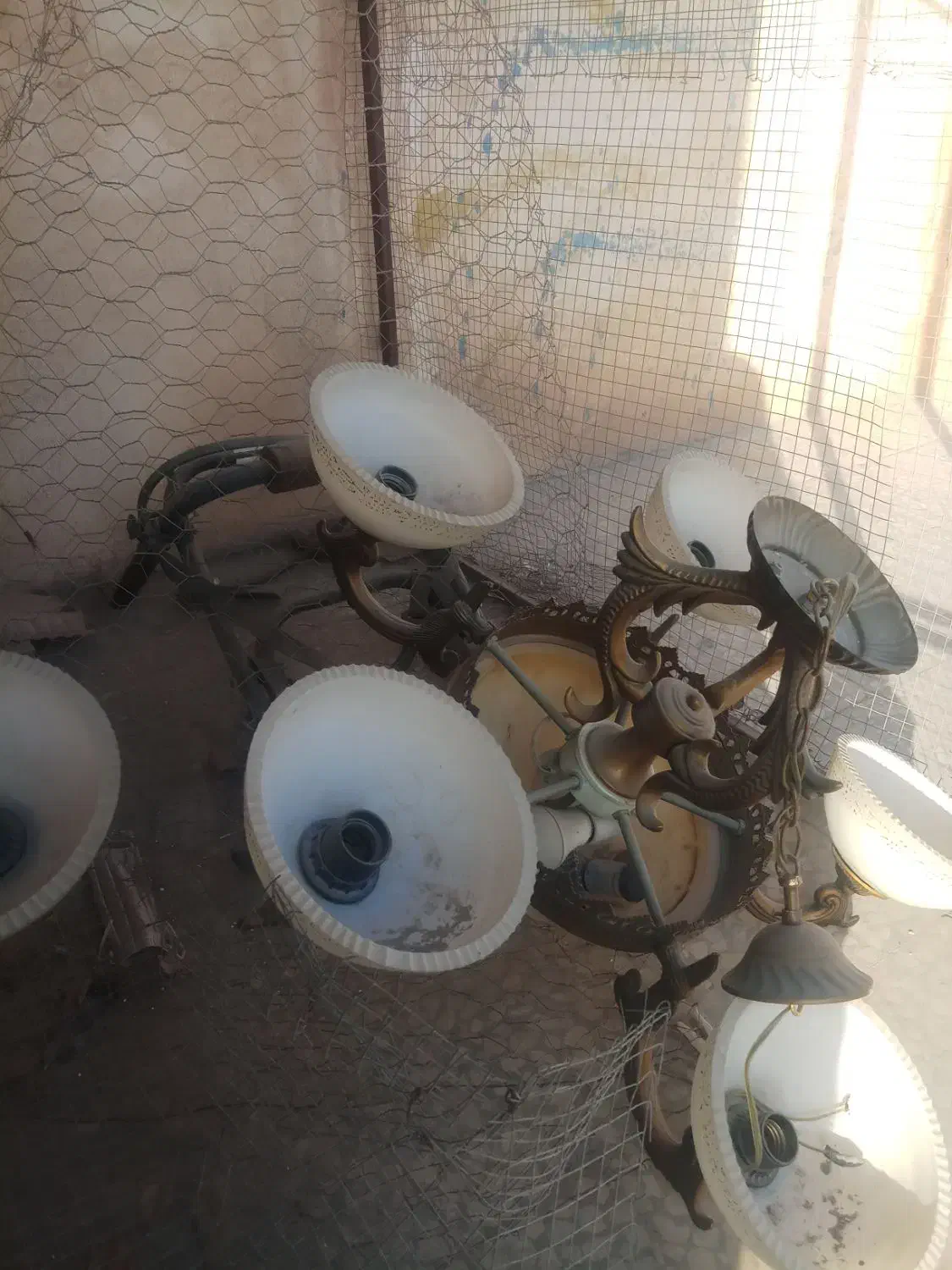 لوستر|لوستر و چراغ آویز|اندیشه, اندیشه فاز ۳|دیوار