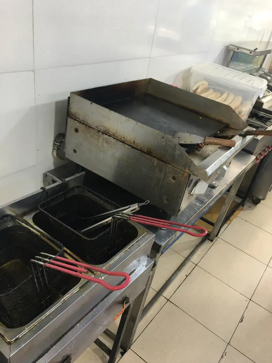 آشپز و کبابزن|استخدام خدمات فروشگاه و رستوران|تهران, شکوفه|دیوار