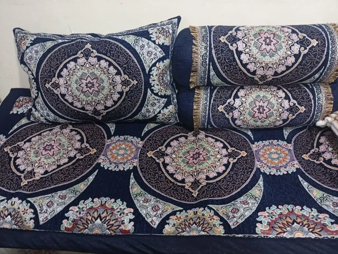 فروش عمده کناره ،تشک،روبالشت، پتو چادر مسافرتی|رختخواب، بالش، پتو|فرخشهر, |دیوار