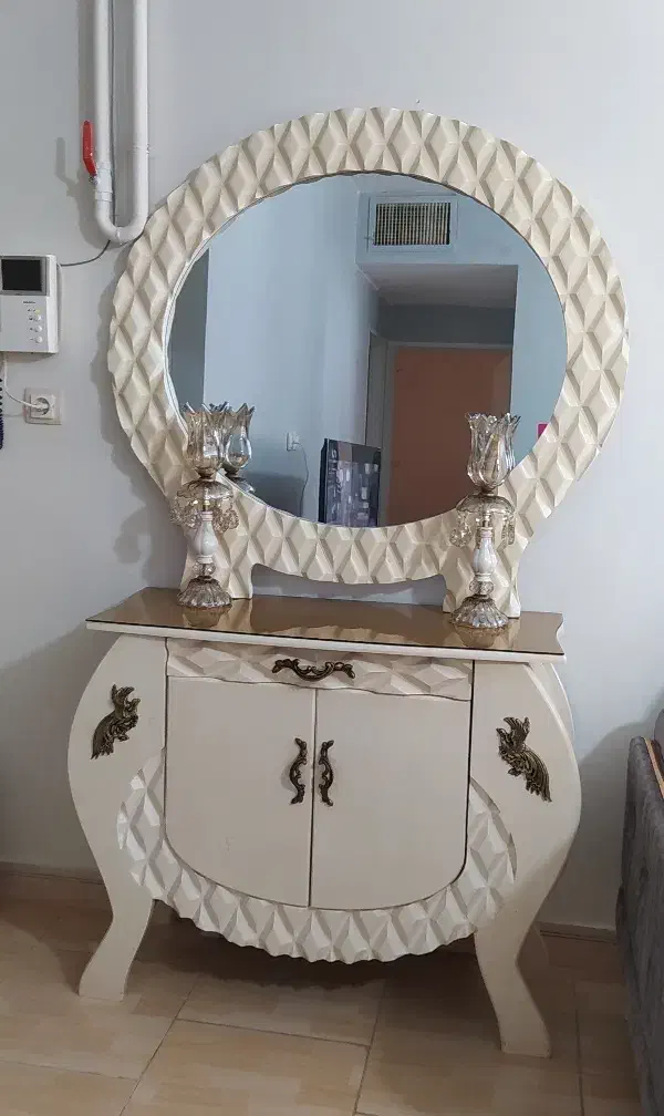 آینه و کنسول|بوفه، ویترین، کنسول|مهاجران, |دیوار