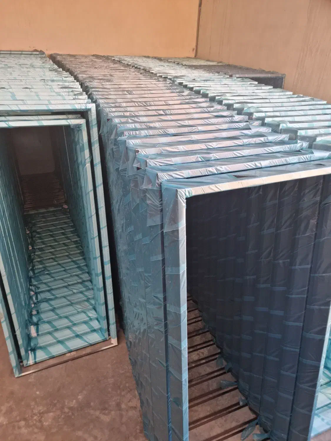 چهارچوب فلزی با رنگ کوره ای رو فقط از عظیم درب بخر|عمده‌فروشی|زنجان, |دیوار