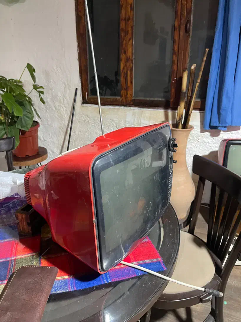 تلوزیون قدیمی|کلکسیون اشیاء عتیقه|چابکسر, |دیوار