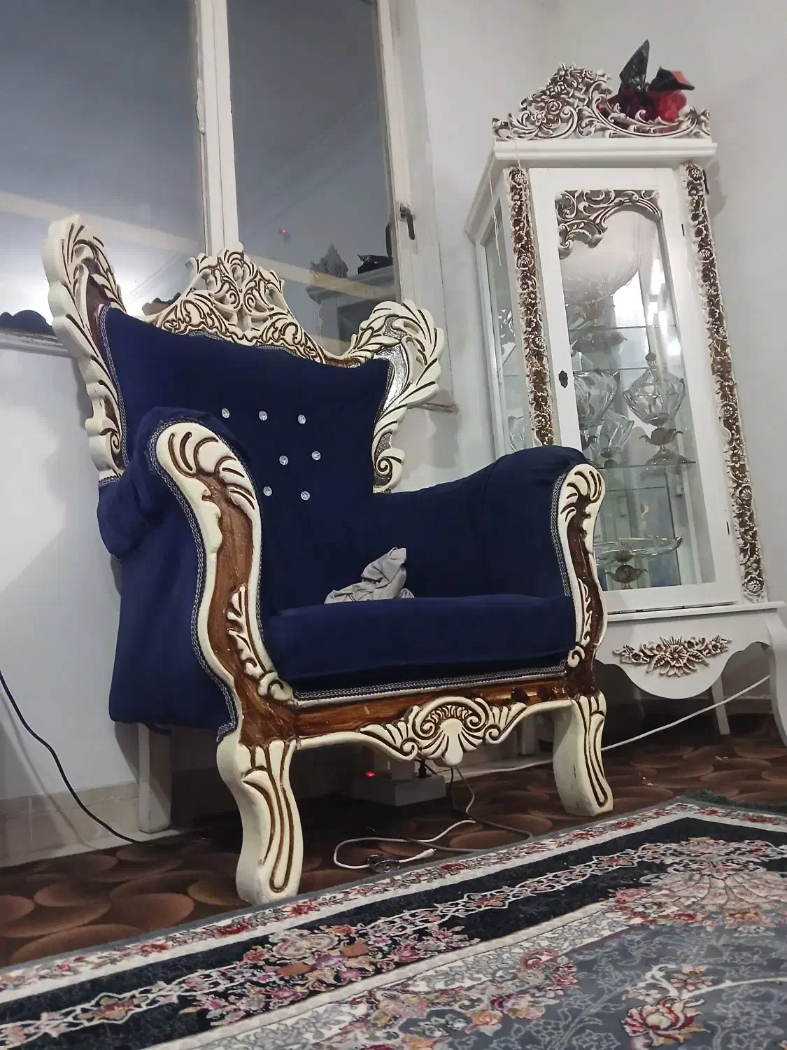 مبل بسیار زیبا سالم نو|مبلمان خانگی و میز عسلی|اراک, |دیوار