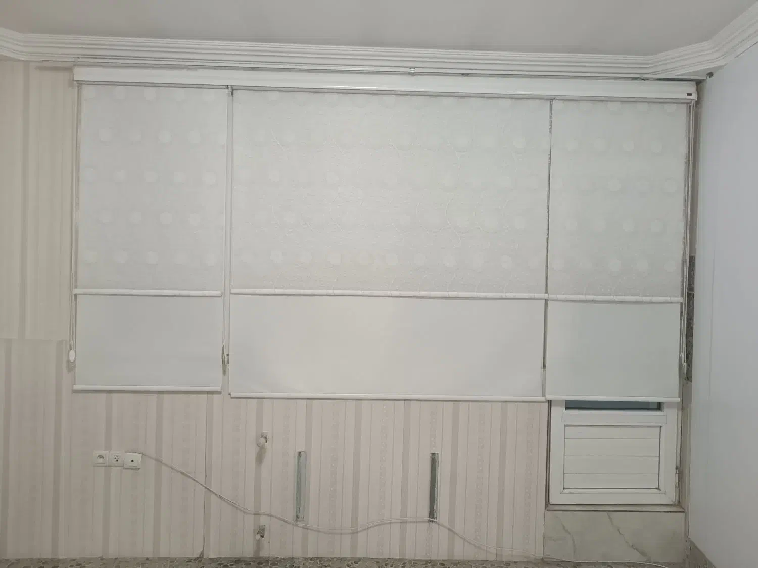 آیینە وپردە ی زبرا سە قسمتی  و شمعدانی تە رح برنزە|پرده، رانر، رومیزی|سنندج, |دیوار