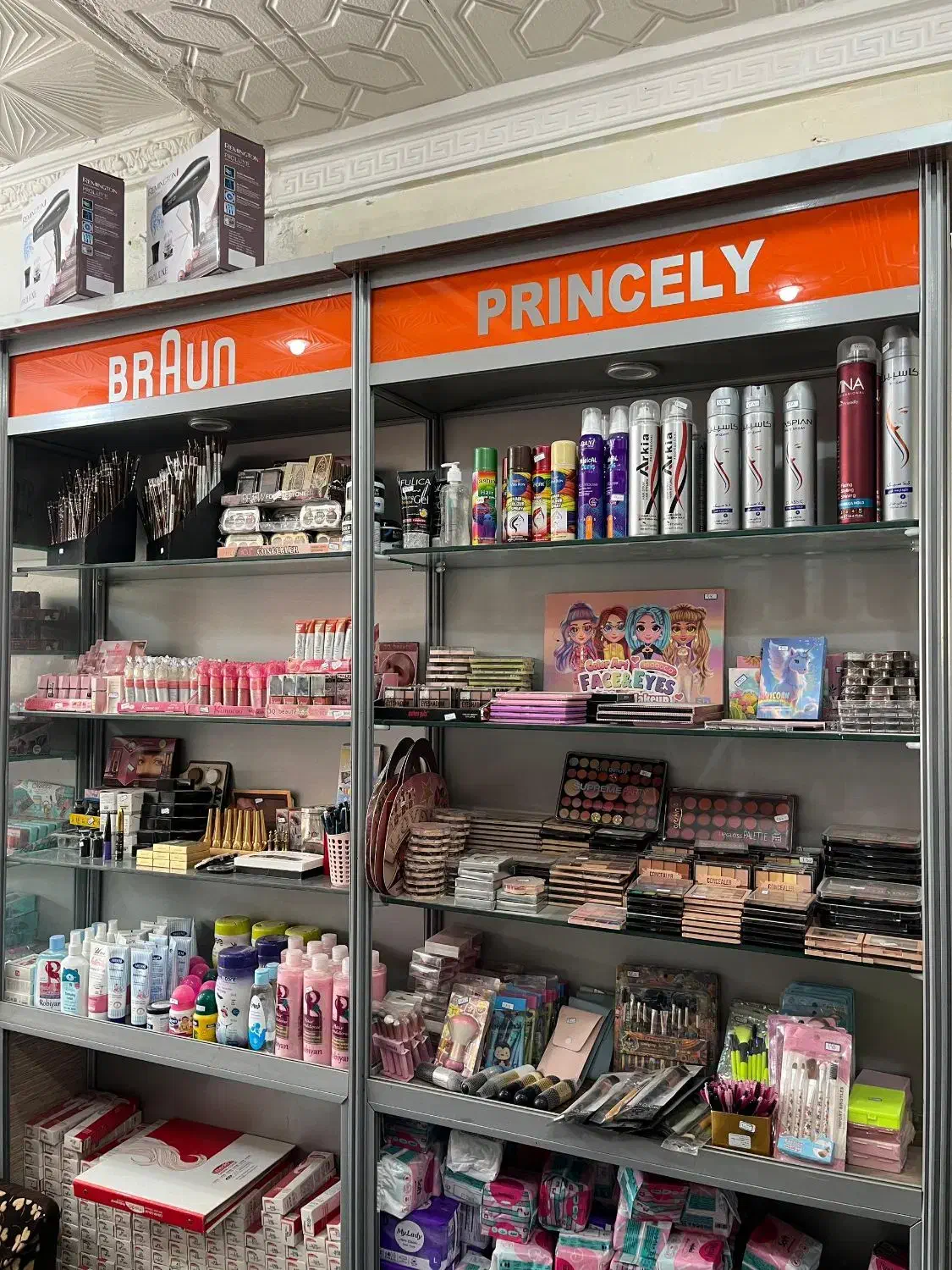 واگذاری گالری  آرایشی بهداشتی قطب آباد|اجارهٔ مغازه و غرفه|کردیان, |دیوار