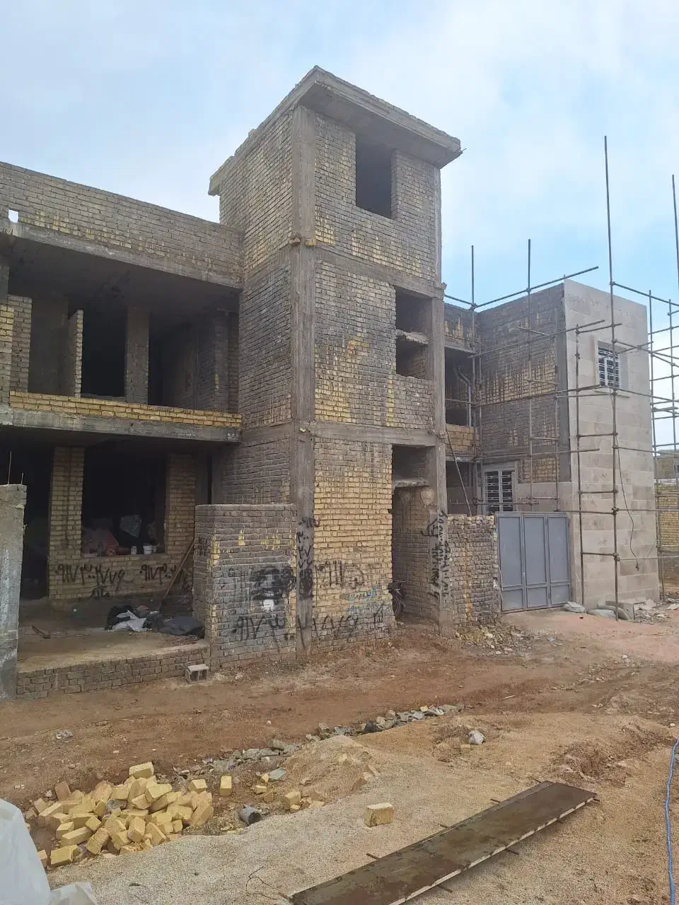 فروش اسکلت ۲۱۶ مترزیر بنا،متراژ زمین ۱۱۰متر،|فروش خانه و ویلا|شیراز, ماه فیروزان|دیوار