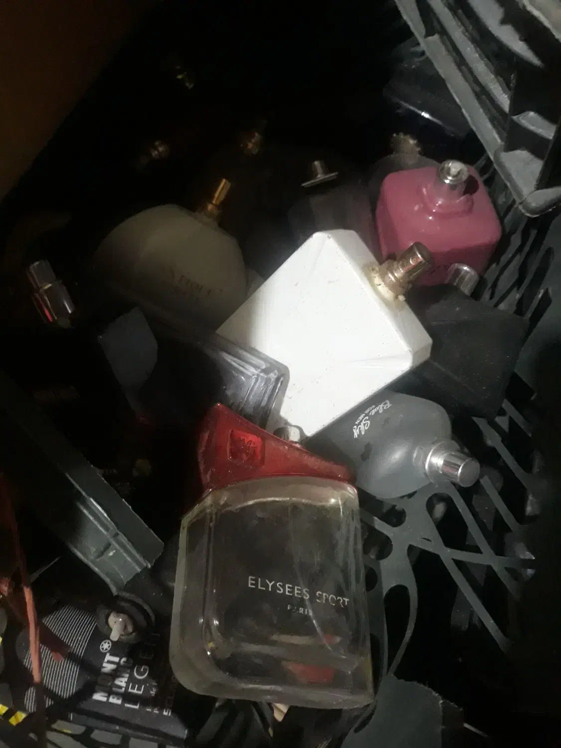 حراج یک تعداد شیشه خالی ادکلن بدون در|آرایشی، بهداشتی، درمانی|کهریزک, |دیوار