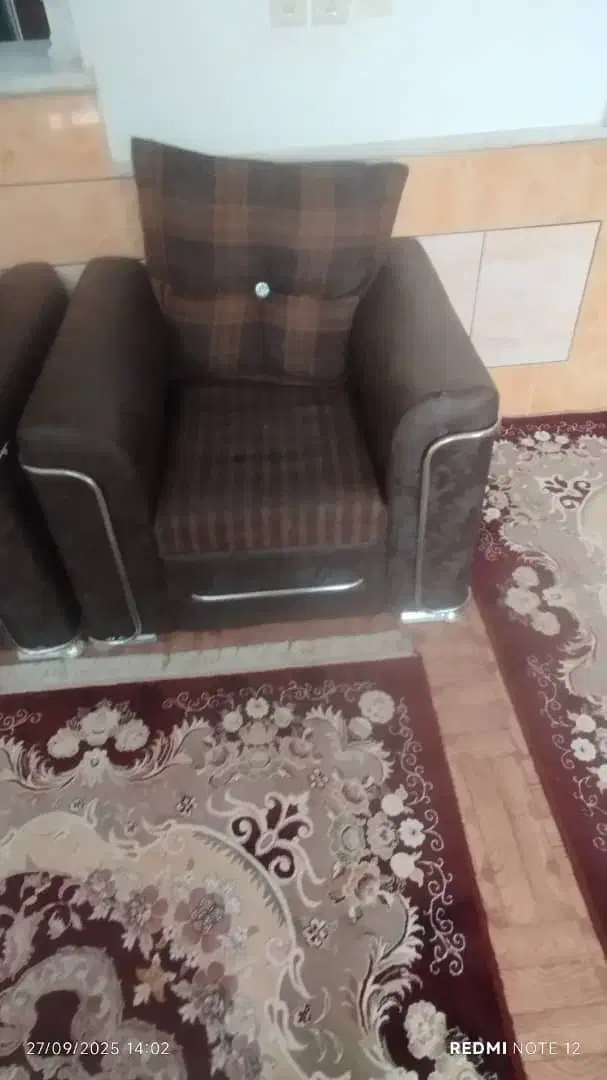 فروش مبل دست دوم|مبلمان خانگی و میز عسلی|نیریز, |دیوار