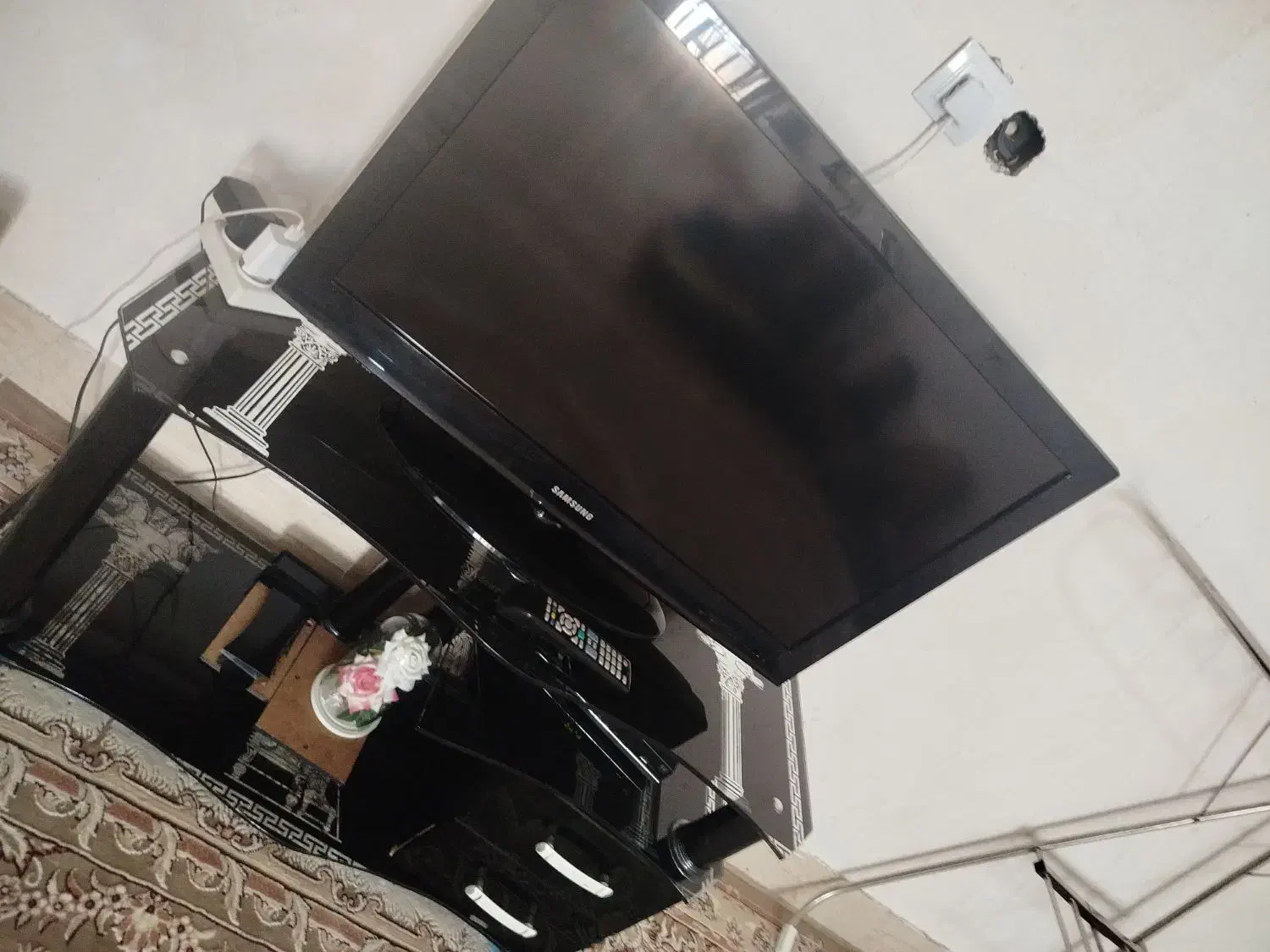 تلویزیون سامسونگ اصلی ۳۲ با زیر تلویزیون|تلویزیون و پروژکتور|خرم‌آباد, |دیوار