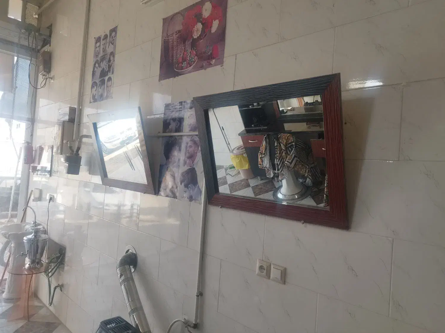 دکور آرایشگاه مردانه|آرایشگاه و سالنهای زیبایی|شیراز, کرونی(خاتونک)|دیوار