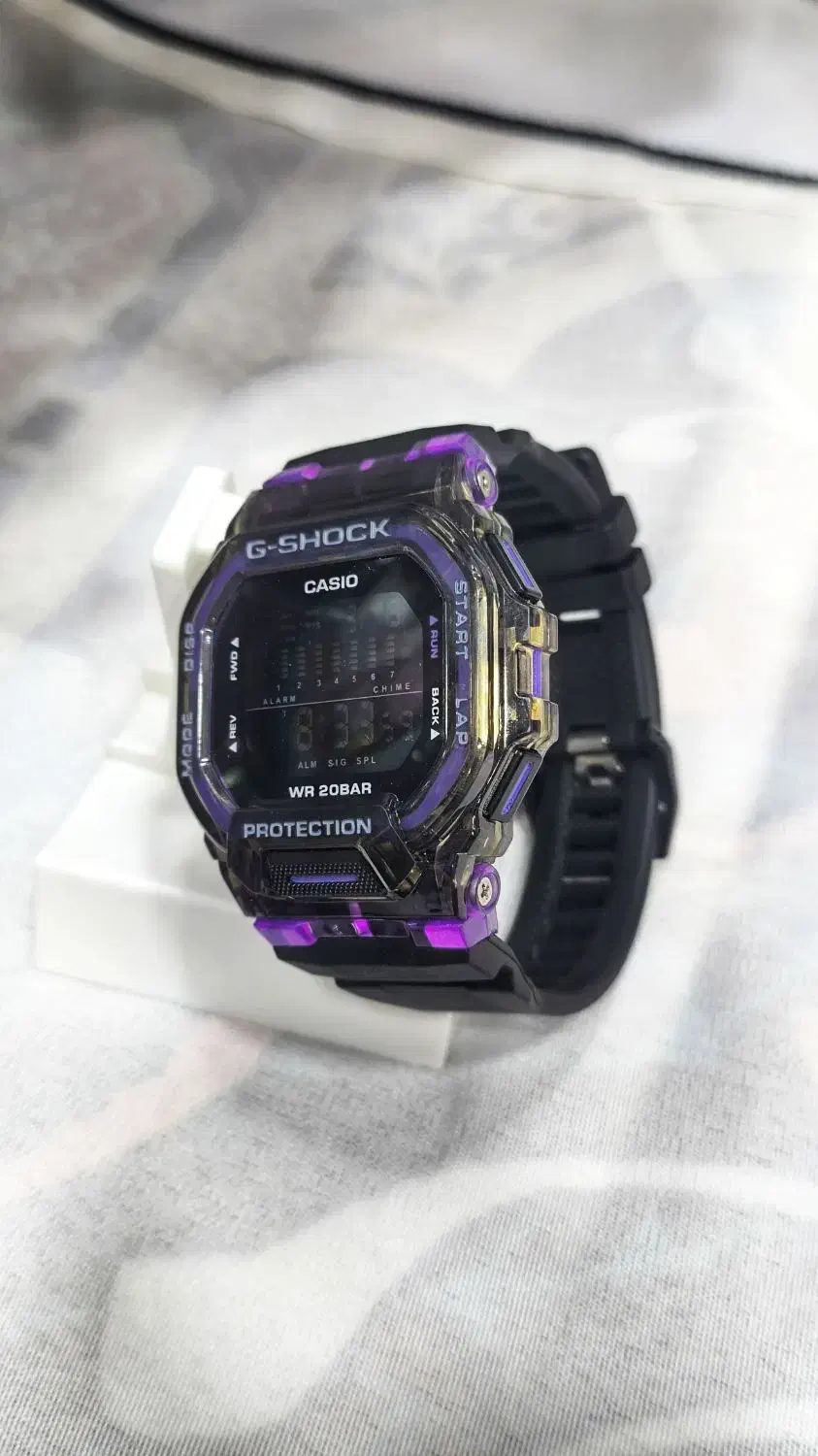 ساعت جیشاک|ساعت|مشهد, عنصری|دیوار