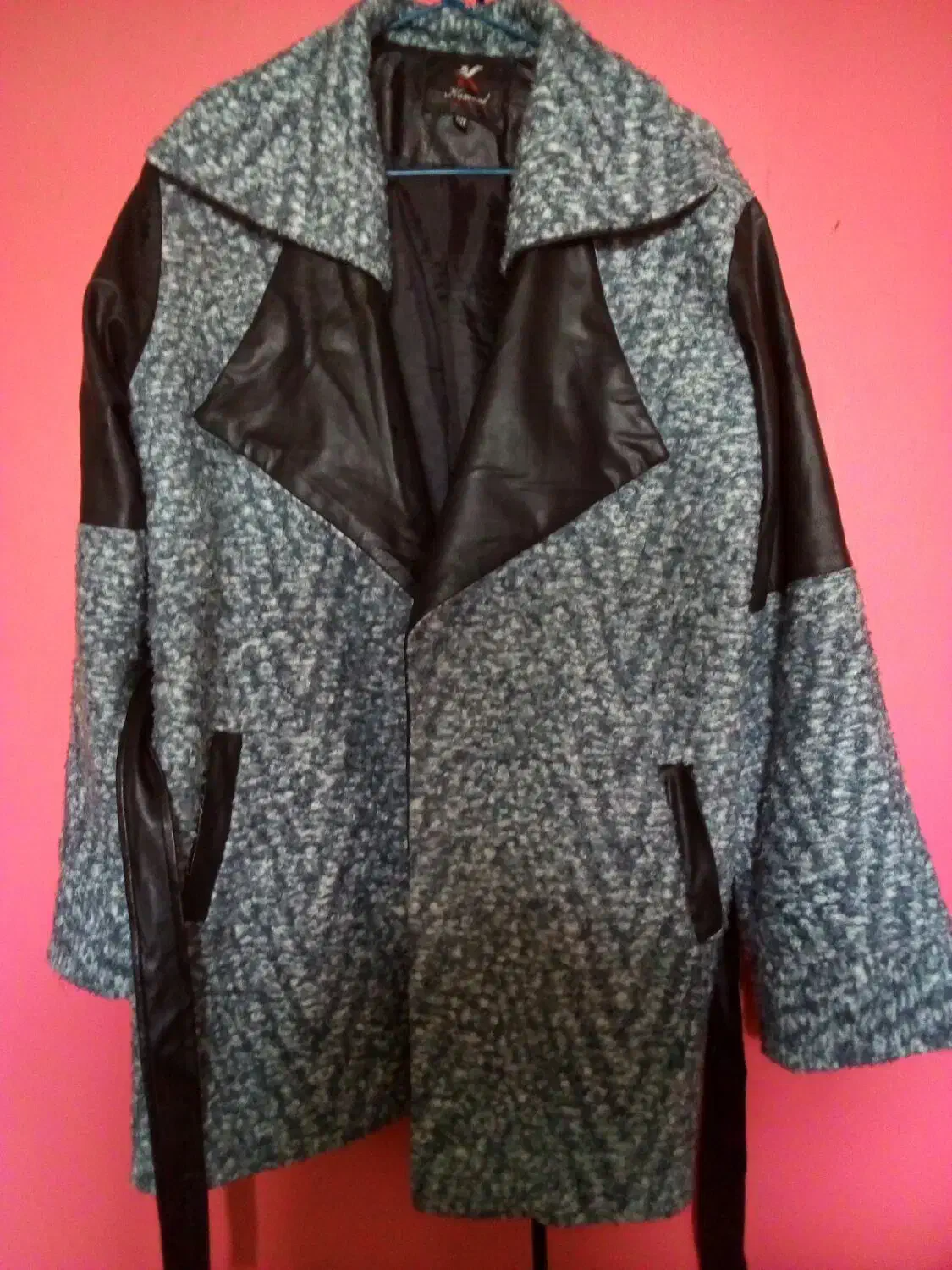 پالتو وتدی|لباس|دماوند, گیلاوند|دیوار