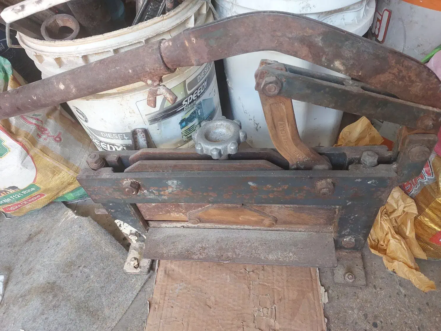 قیچی برش ورق آهن|ابزارآلات|شیراز, دباغ خانه|دیوار