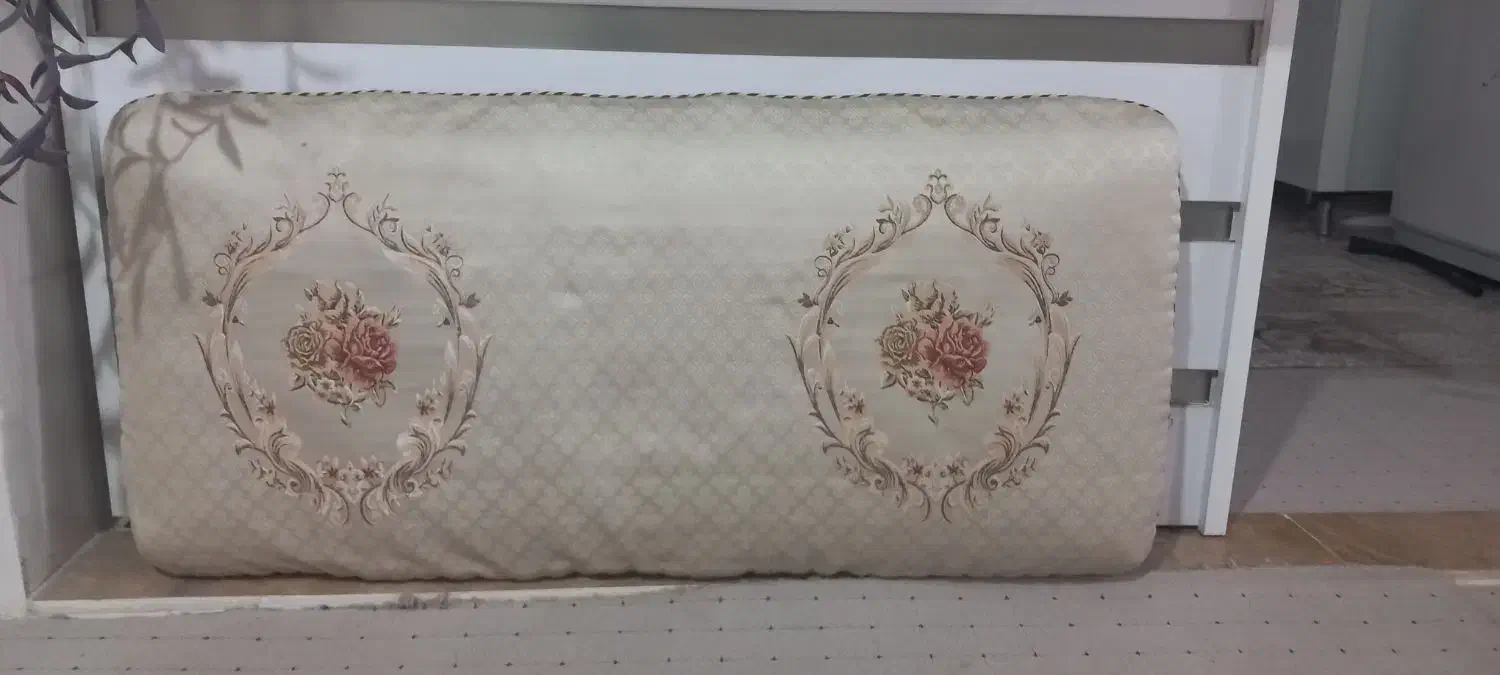 پشتی درحدنو|پشتی|مرودشت, فرهنگ|دیوار