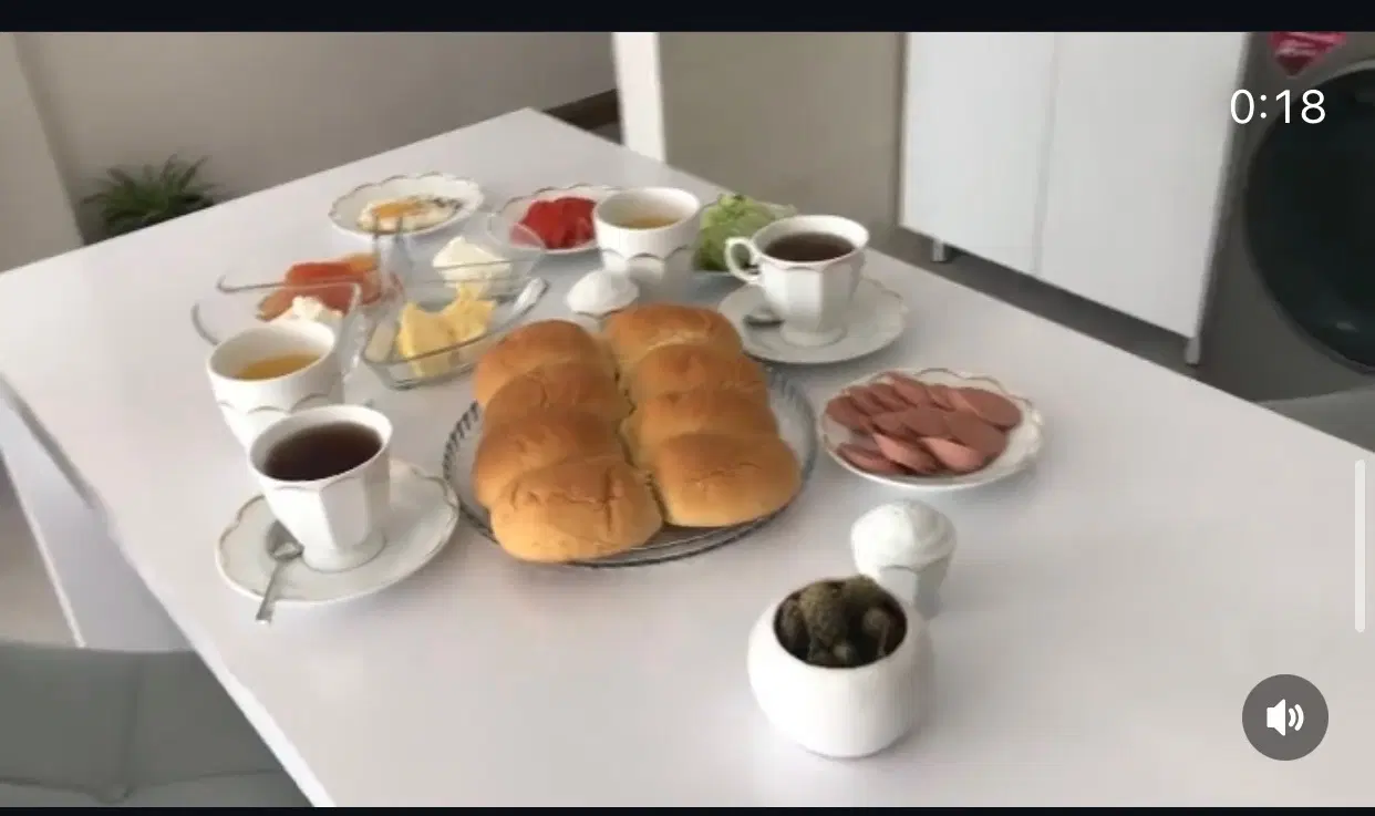 میز|میز و صندلی غذاخوری|صومعه‌سرا, |دیوار