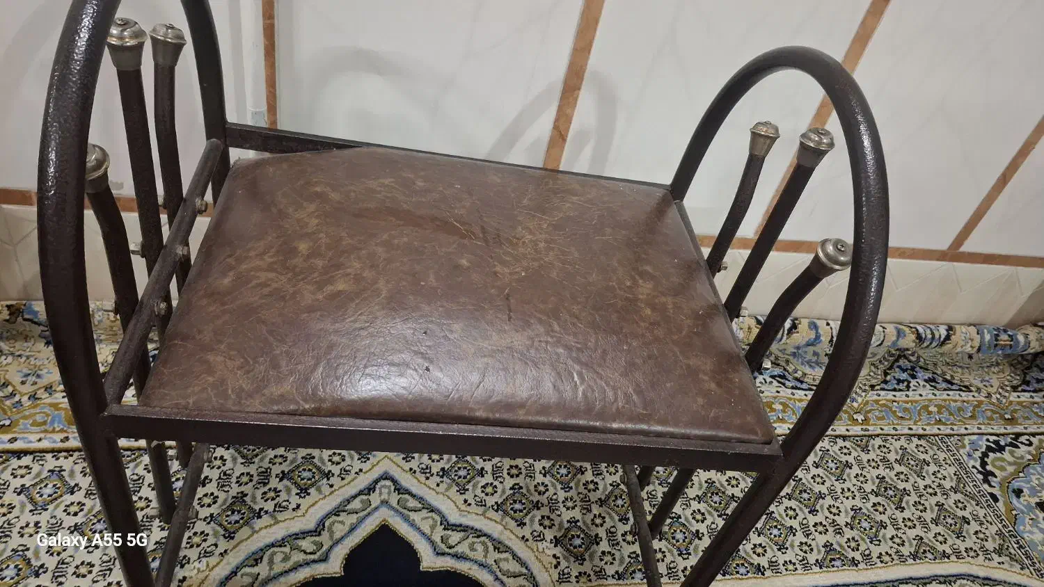 میز آرایش با آینه و دو عسلی و یک صندلی|مبلمان خانگی و میز عسلی|قم, باغ شریفی|دیوار