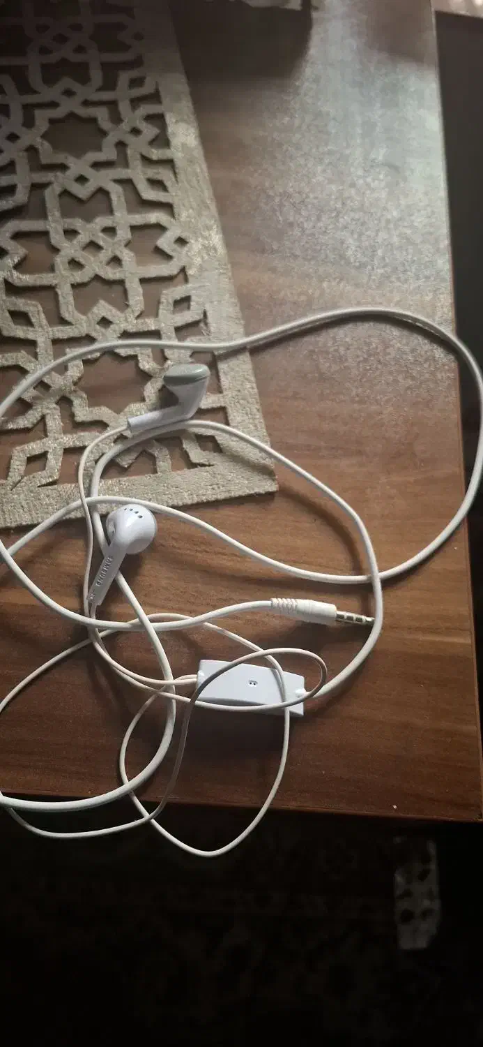 هندزفری هدفون|لوازم جانبی موبایل و تبلت|قم, لبچال|دیوار