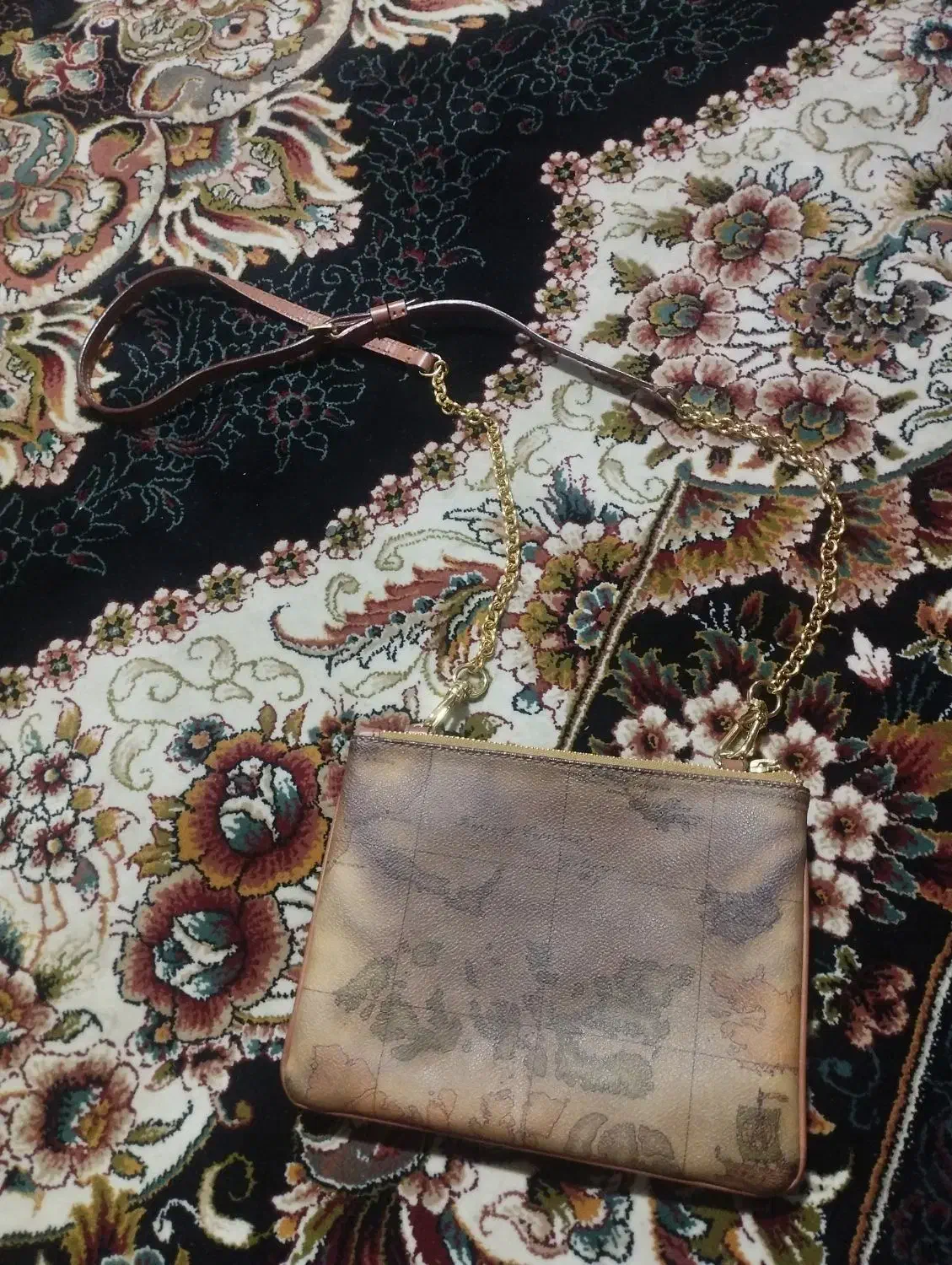 کیف زنانه|کیف، کفش، کمربند|قم, قلعه عموحسین|دیوار