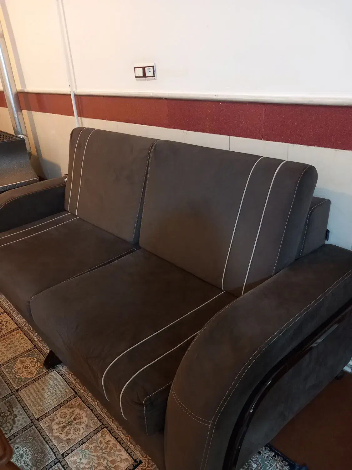 مبل ۷ نفره سالم|مبلمان خانگی و میز عسلی|قم, چهل درخت|دیوار