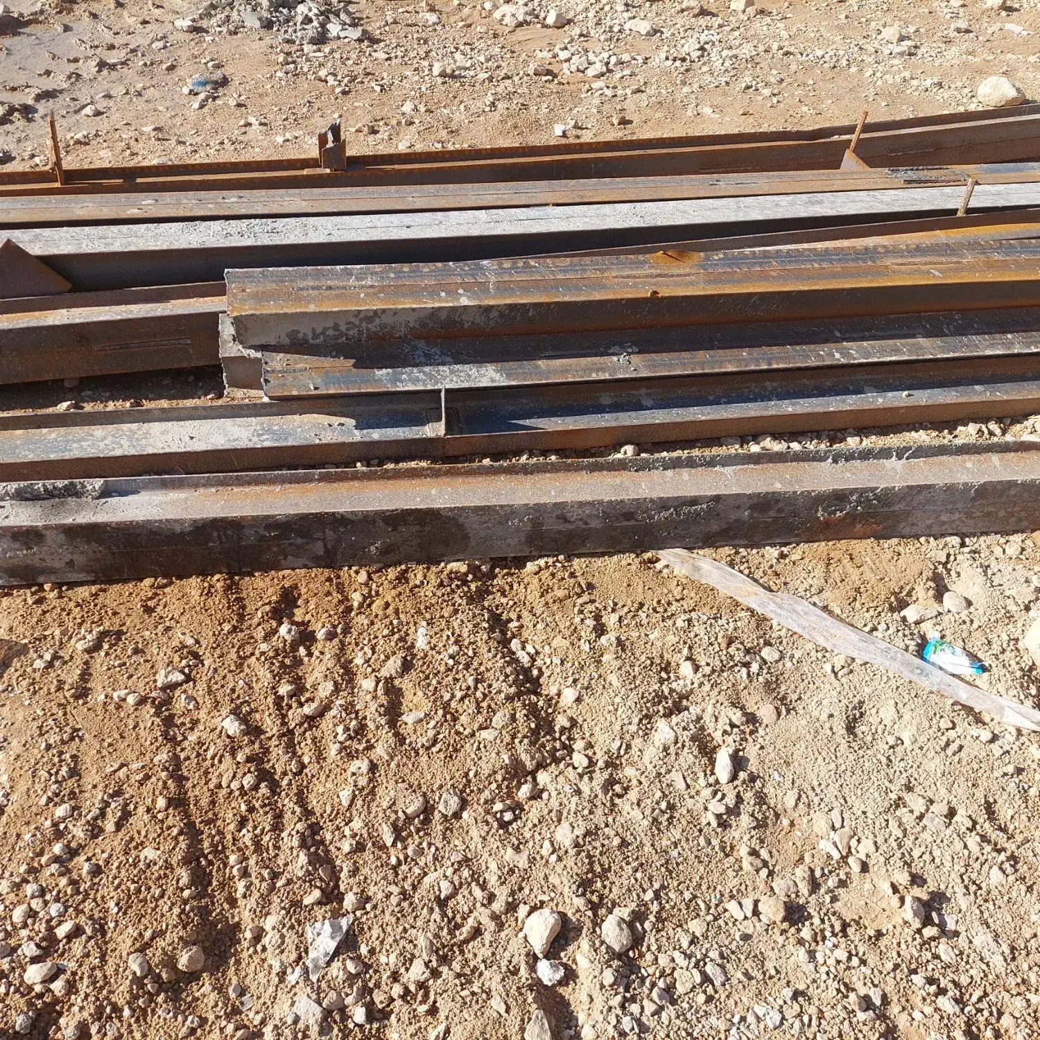 تیرآهن ۱۴در حد نو فقط برای مهارمحافظ زیر زمین بوده|مصالح و تجهیزات ساختمان|فیروزآباد (فارس), |دیوار