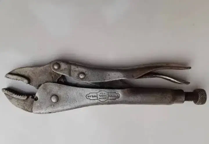 انبر کلاغی|ابزارآلات|مشهد, کارمندان دوم|دیوار