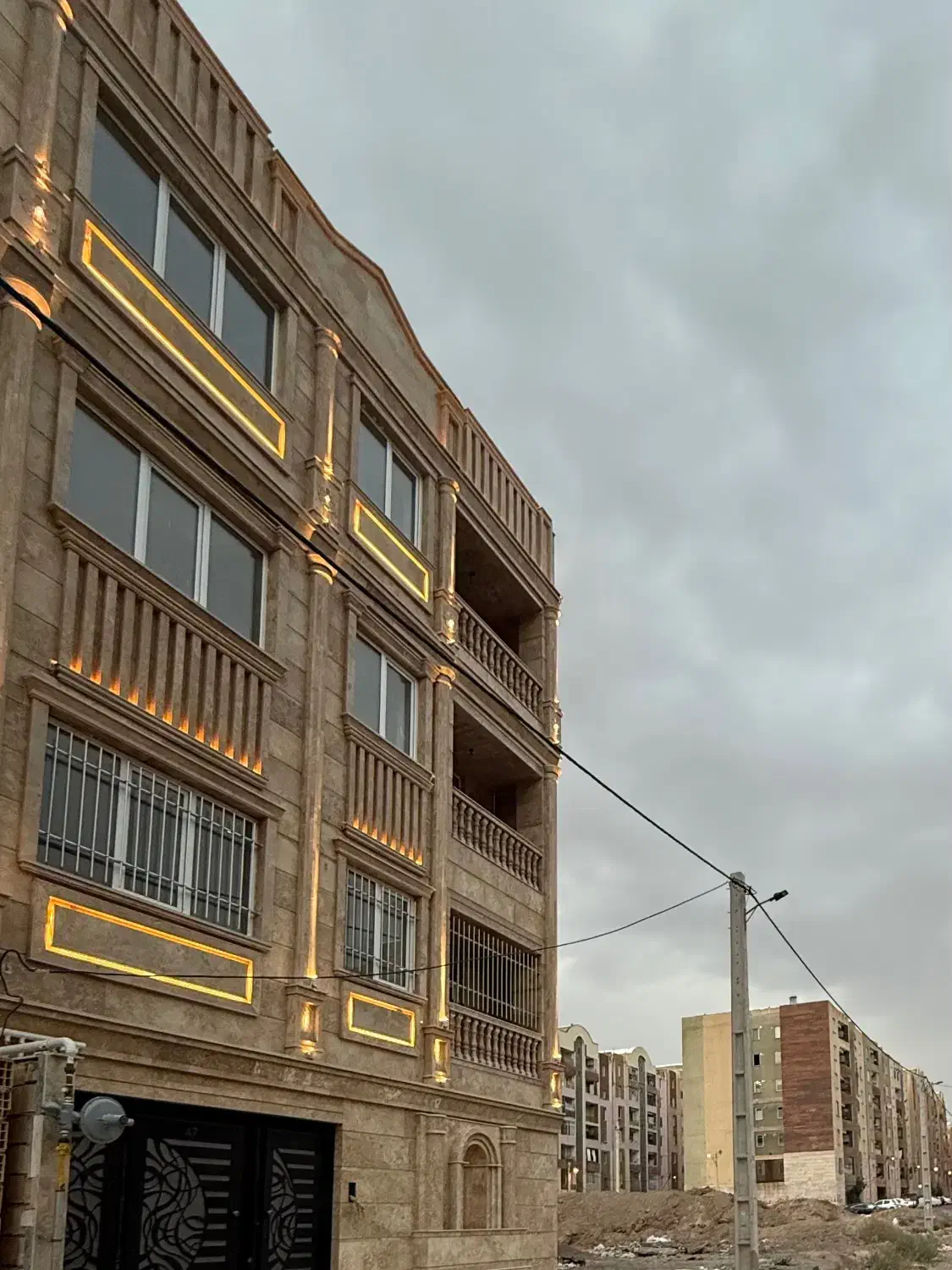 واحد شخصی ساز مهرگان بلوک ۳خام کلید تحویل|فروش آپارتمان|محمدیه-قزوین, |دیوار