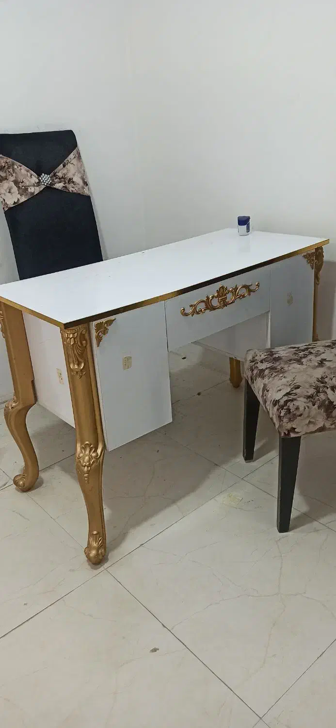 میز ناخن|آرایشگاه و سالن‌های زیبایی|طرقبه, |دیوار