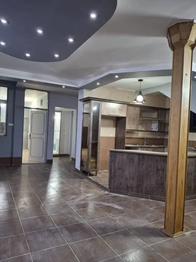 رهن کامل منزل ویلایی دو طبقه و بصورت مجزا|اجارهٔ خانه و ویلا|شیراز, نشاط|دیوار