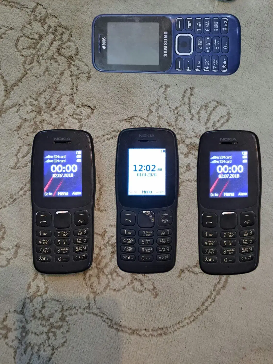 ۴ گوشی ساده معاوضه با یه گوشی یا هر چی|موبایل|زاهدان, |دیوار