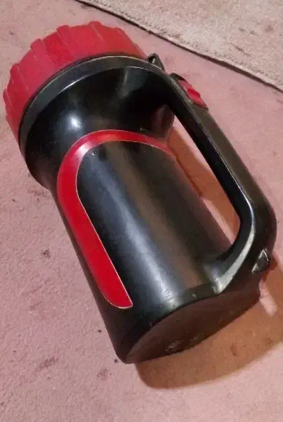 چراغ قوه بسیار پر نور و ماندگاری شارژ بالا|لامپ و چراغ|شیروان (خراسان), |دیوار