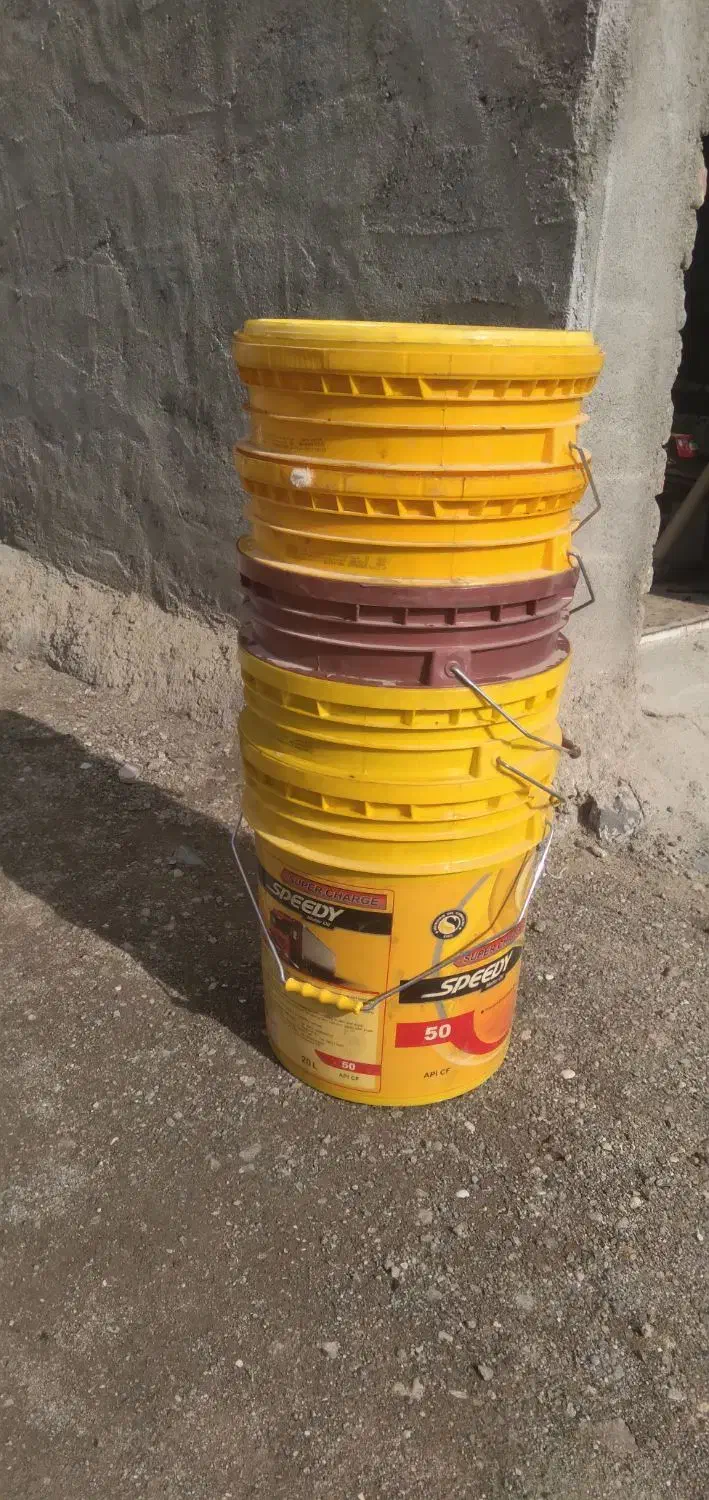 سطل روغن|ظروف نگهدارنده، پلاستیکی، یک‌بارمصرف|صحنه, |دیوار