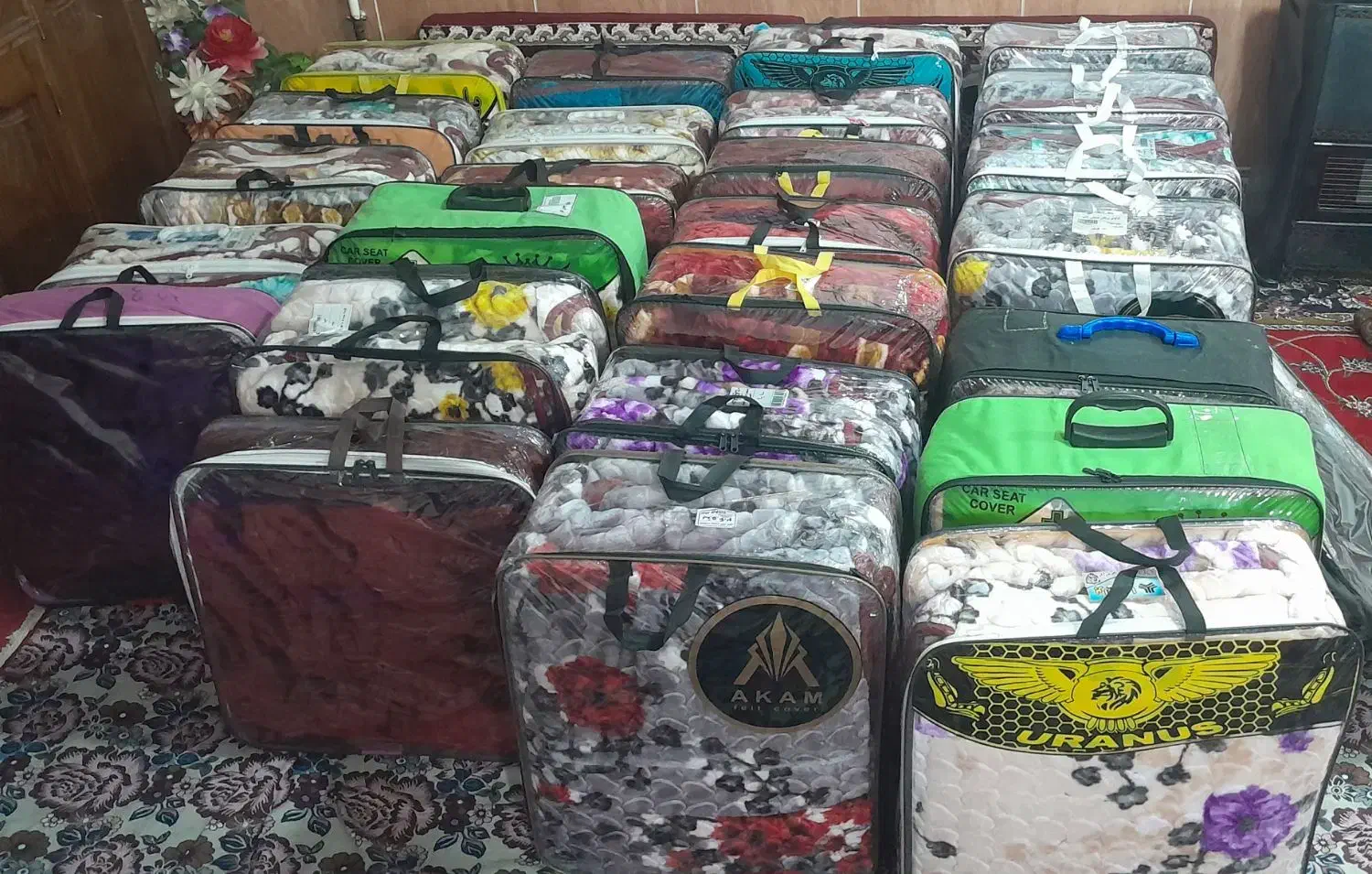 حراج پتو های گلبافت وشادیلون|رختخواب، بالش، پتو|فرمهین, |دیوار