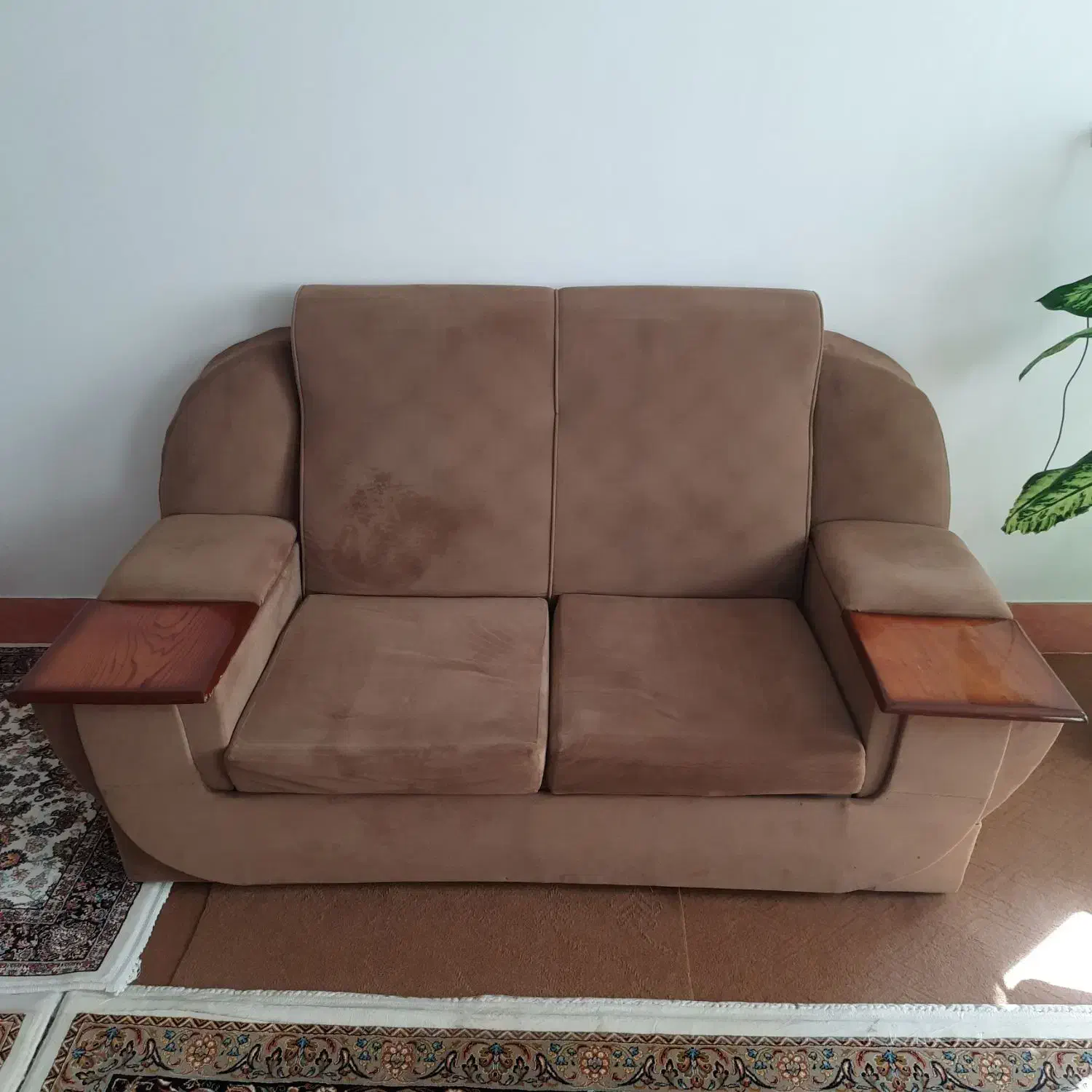 مبلمان ۷ نفره در حد نو|مبلمان خانگی و میز عسلی|گرمی, |دیوار