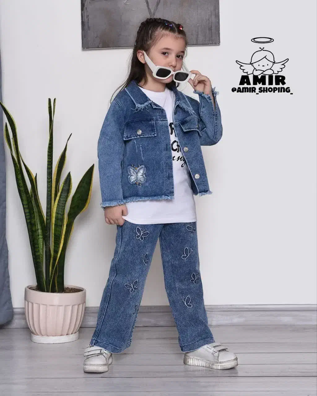 لباس بچه گونه|کفش و لباس بچه|قم, قلعه کامکار|دیوار