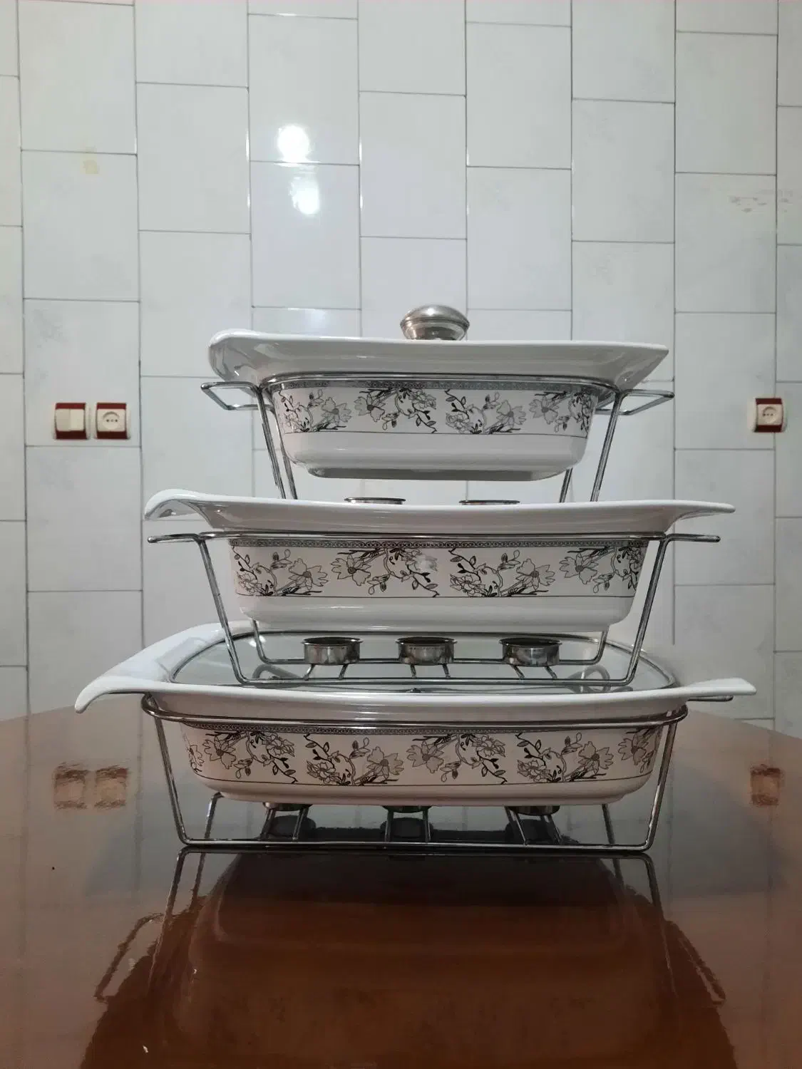سوفله خوری چینی وارمر دار نو|ظروف سرو و پذیرایی|بروجن, |دیوار