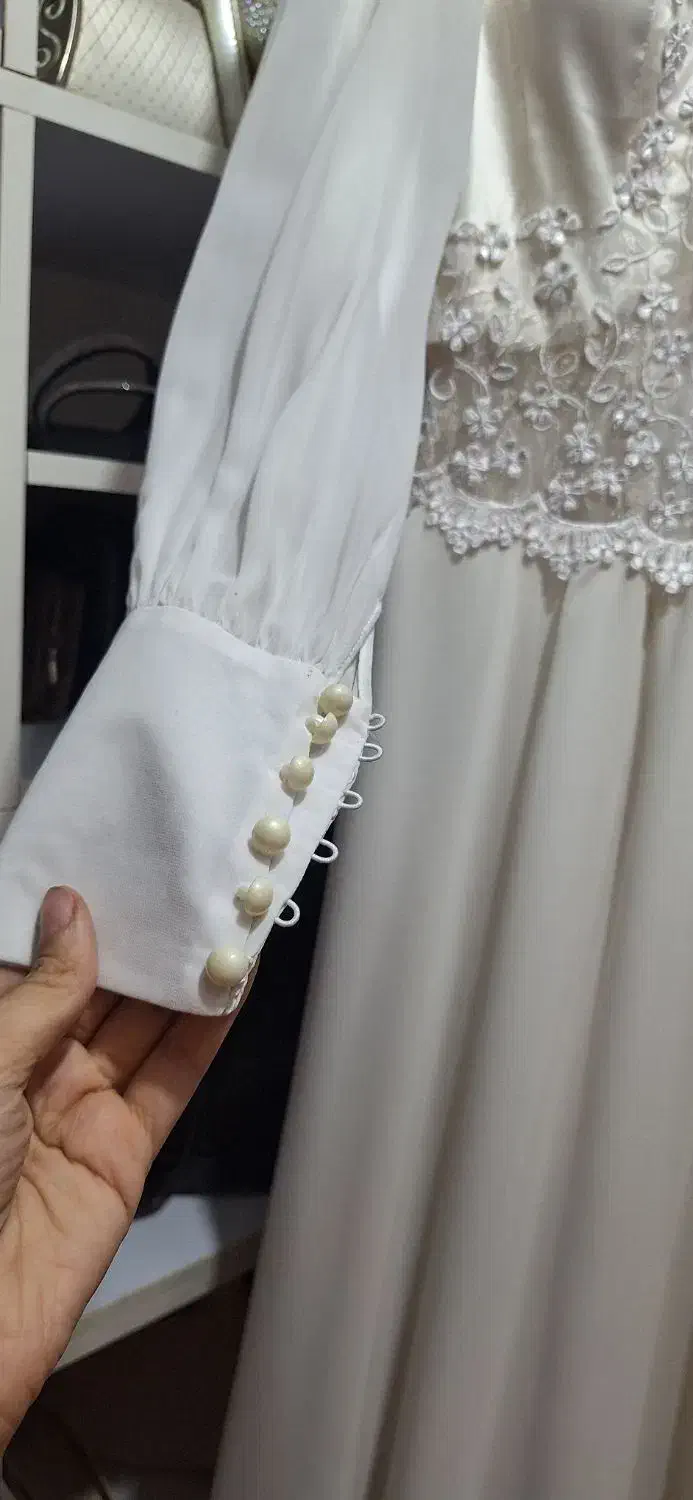 لباس  سفید فرمالیته|لباس|برخوار, |دیوار