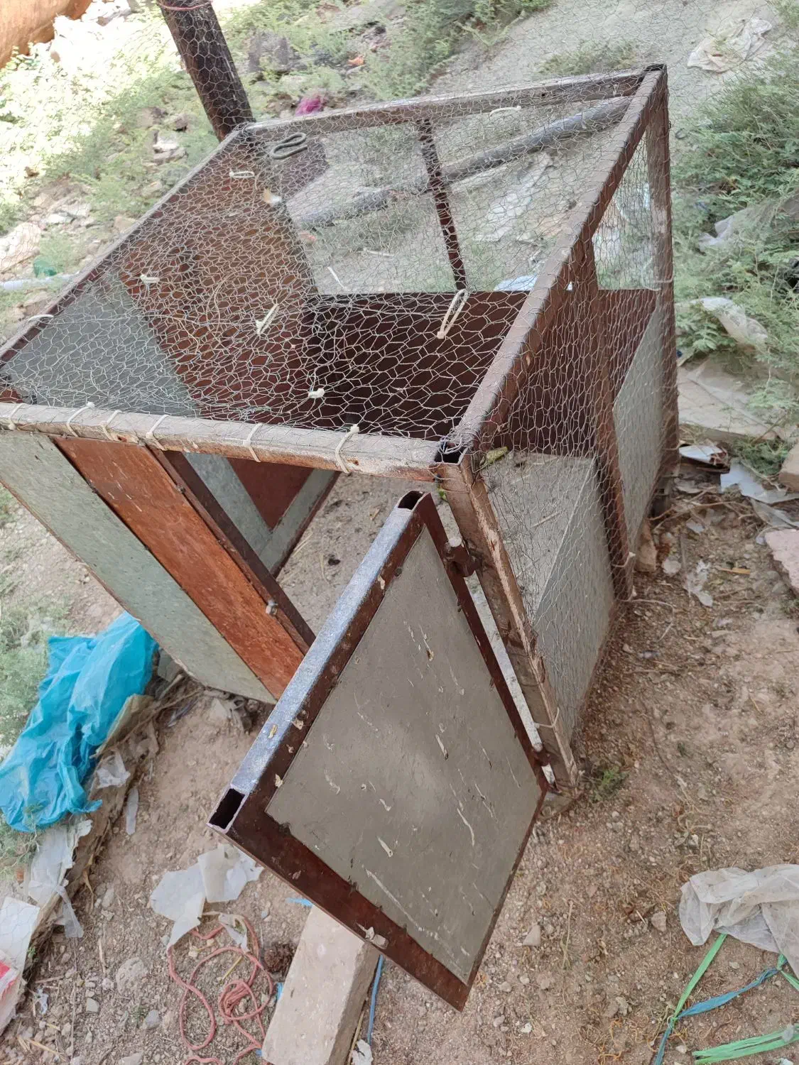 قفس|حیوانات مزرعه|ری, شهرک نظامی|دیوار