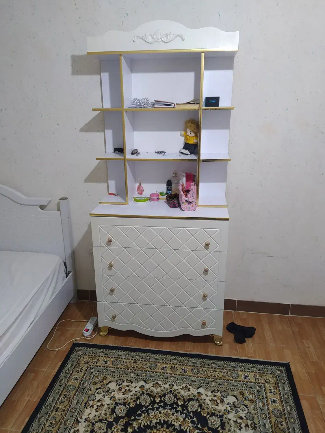 تخت خواب|تخت و سرویس خواب|پرند, فاز ۶|دیوار