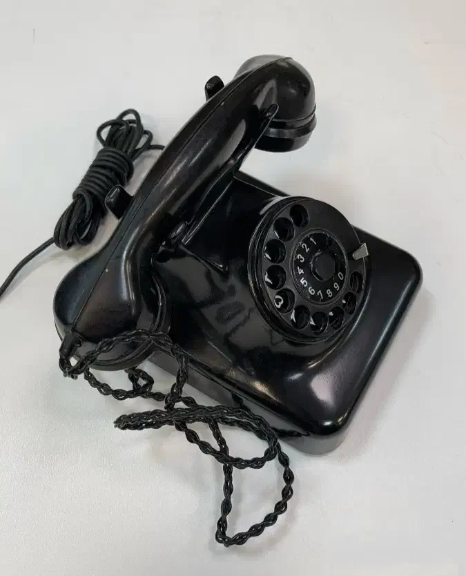 تلفن زیمنس قدیمی|کلکسیون اشیاء عتیقه|تهران, نیروی هوایی (پیروزی)|دیوار