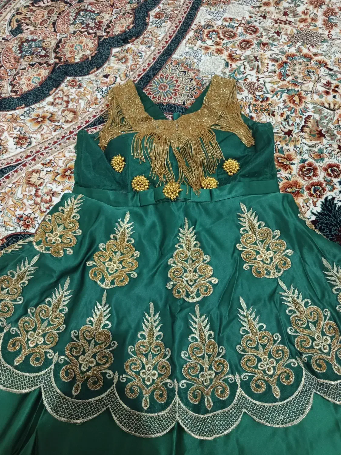 لباس مجلسی|لباس|دماوند, گیلاوند|دیوار