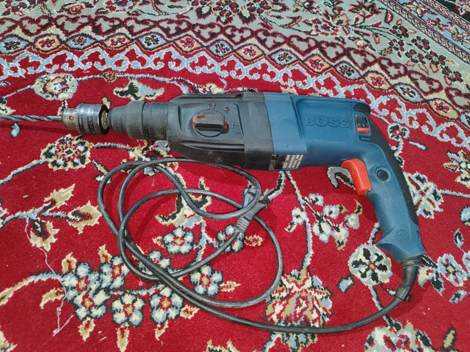 تعدادی وسیله برقی و ابزاری|تلویزیون و پروژکتور|میناب, |دیوار