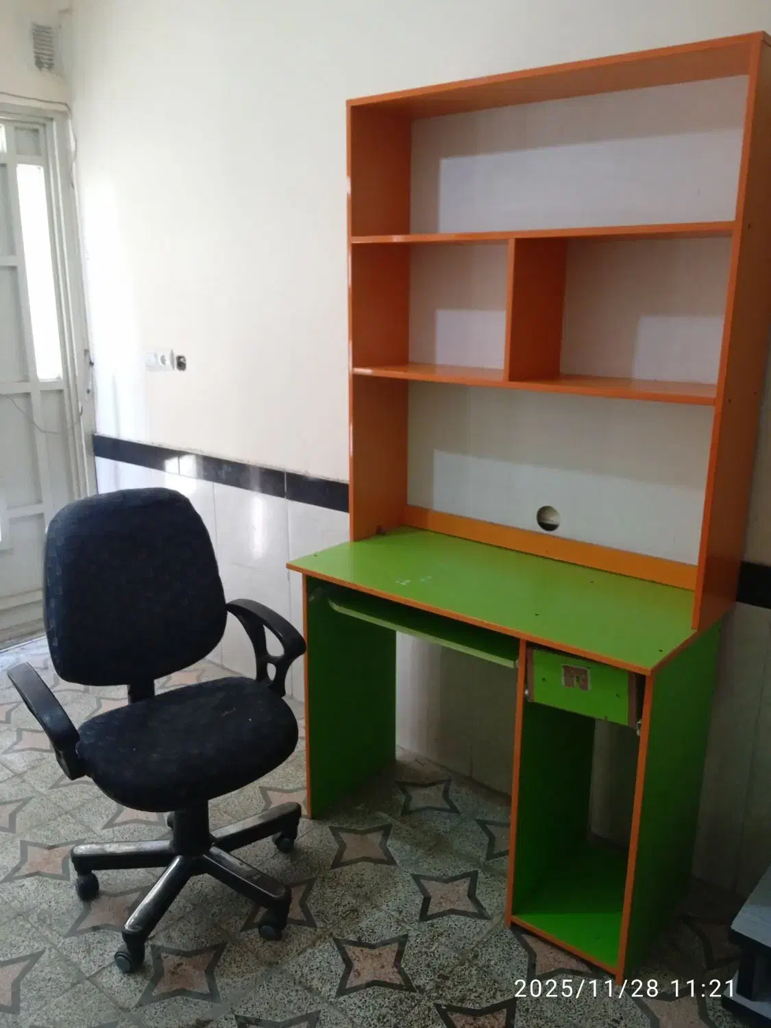 میز‌تحریر‌ و صندلی.میز تلویزیون|میز تحریر و کامپیوتر|سنندج, |دیوار