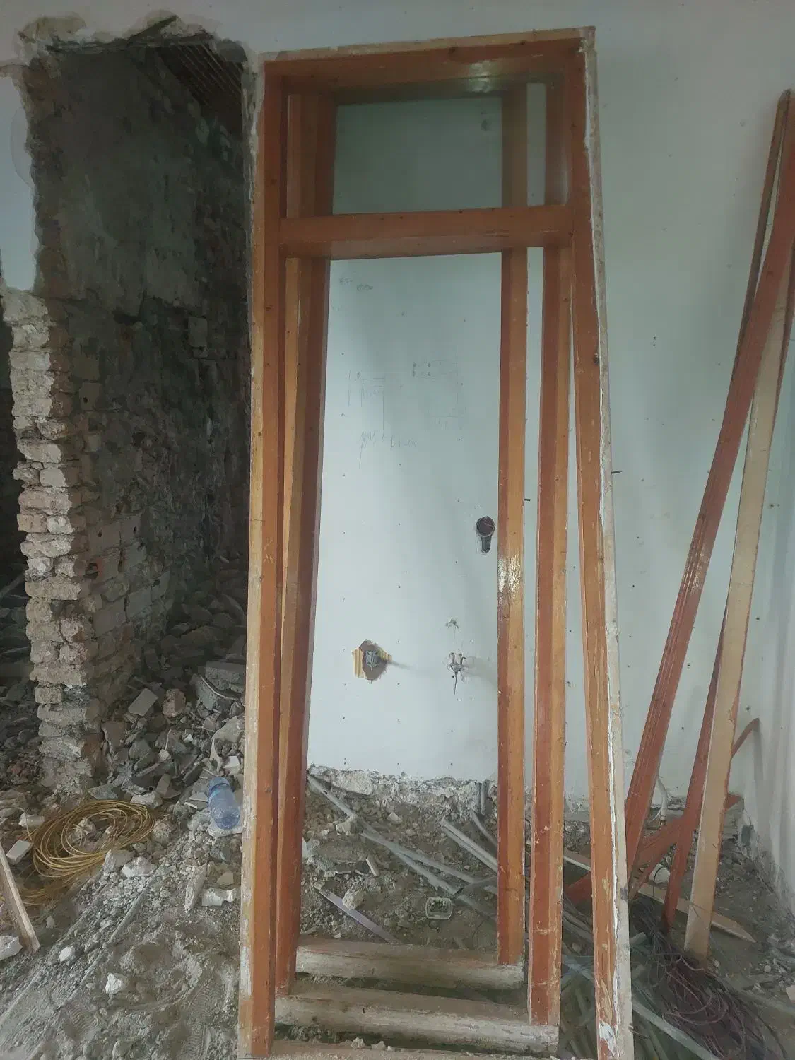 ۷ عدد چهار چوب چوبی و درب|مصالح و تجهیزات ساختمان|کلاردشت, |دیوار