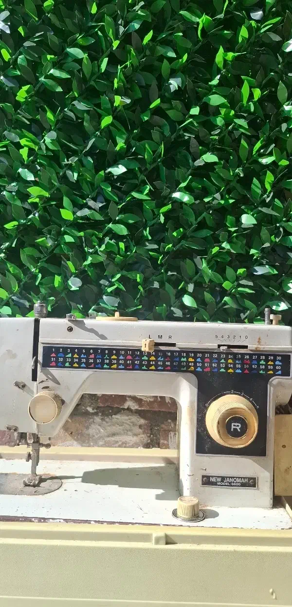 چرخ گلدوزی ژانومه|چرخ خیاطی و ریسندگی|ارومیه, |دیوار