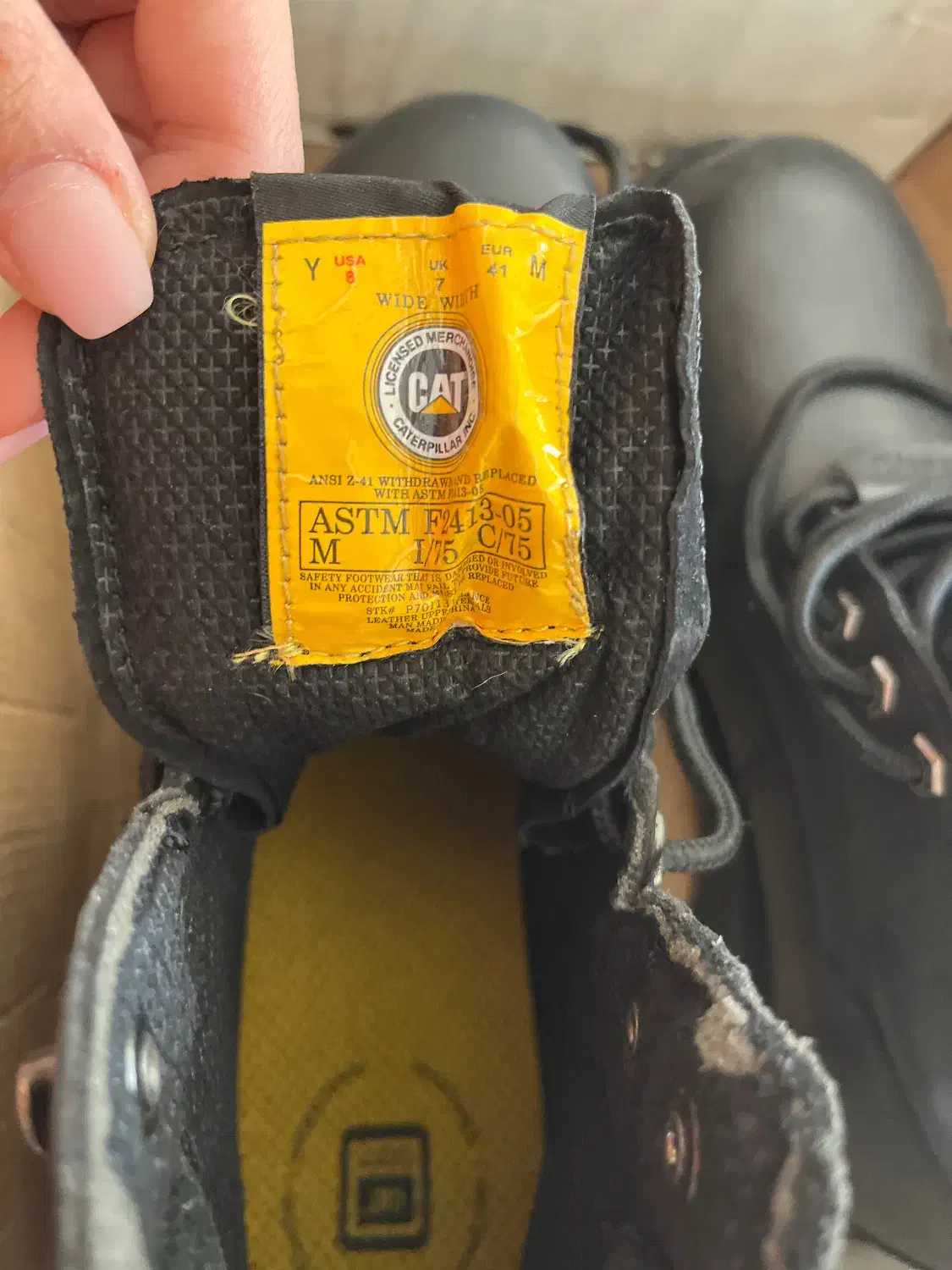 بوت ایمنی کاترپیلار اورجینال|کیف، کفش، کمربند|رشت, پیرسرا|دیوار