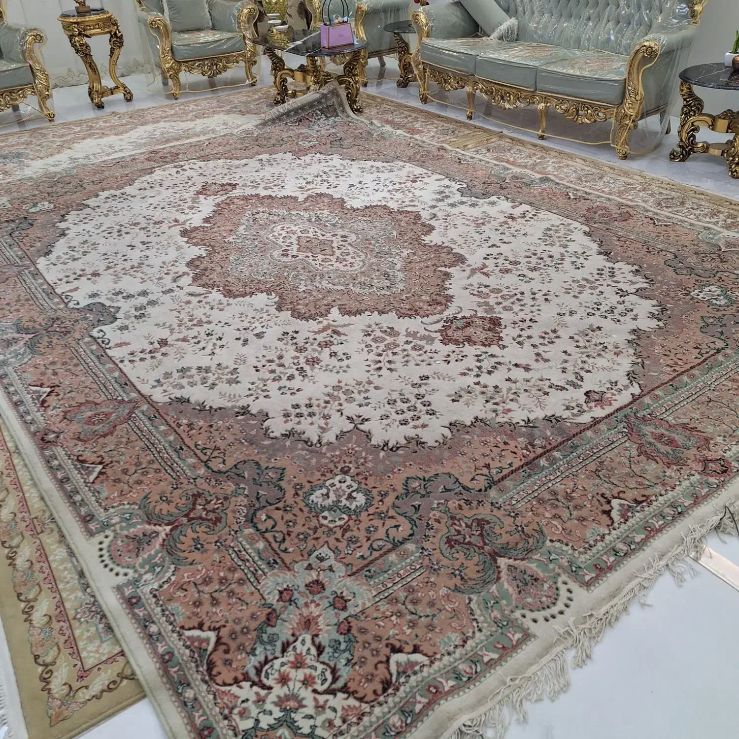 فرش 12 متری تک 700 شانه|فرش|مشهد, سرافرازان|دیوار